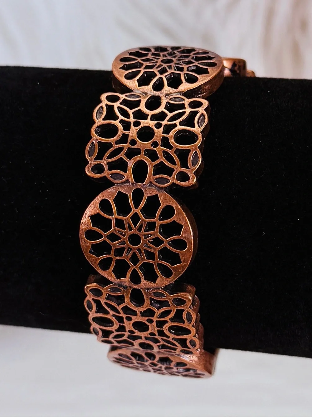 Beautiful vintage copper tone, cut out clamp bangle costume bracelet
